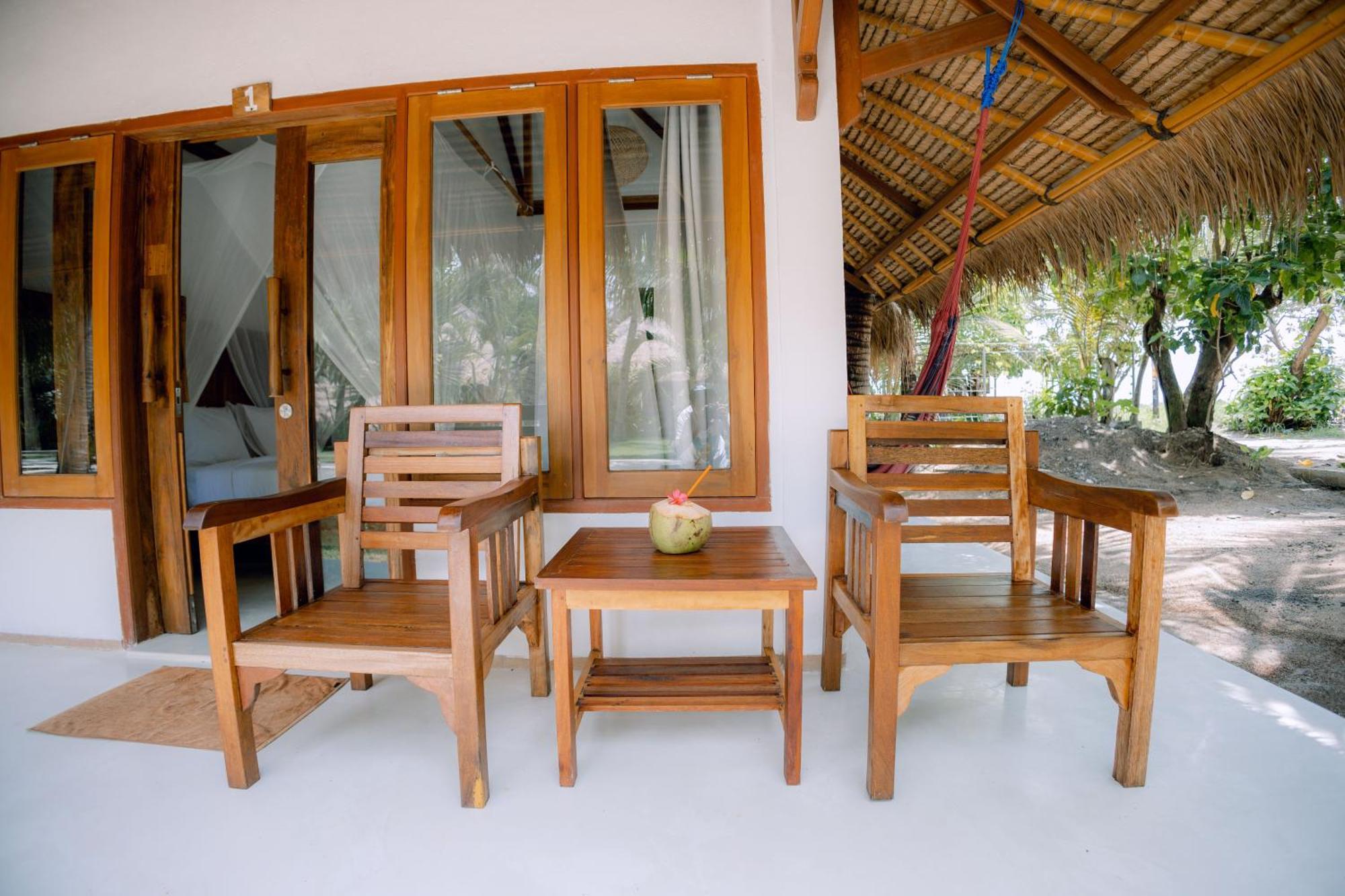Island View Bar & Bungalow Gili Islands Exterior photo